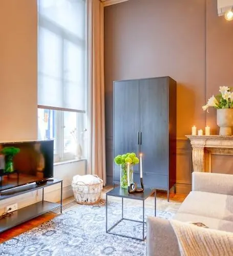Historic Ghent Building - Ideal Studio Retreat