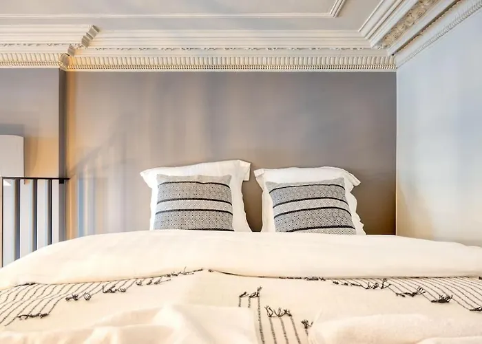 Historic Ghent Building - Ideal Studio Retreat